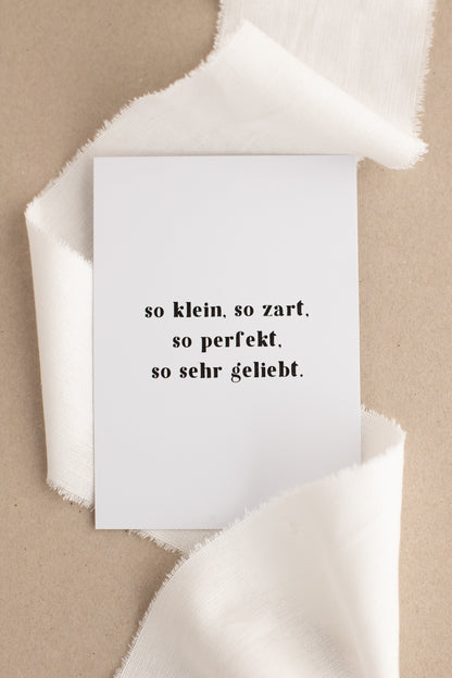 Postkarte So klein, so zart, so perfekt, so sehr geliebt.